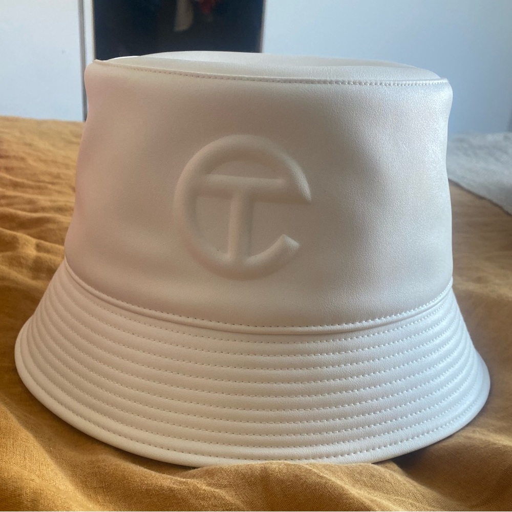 Telfar bucket hat white size L/XL